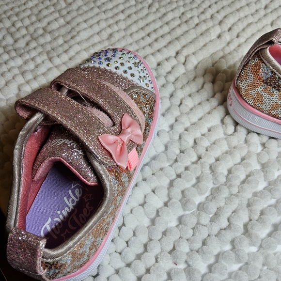 Size 9 Girls shoe - Picture 5 of 9